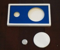 ２種類の大きさの丸の型ハメ教具のイメージ