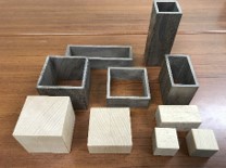 立体的な枠と積み木の教具イメージ